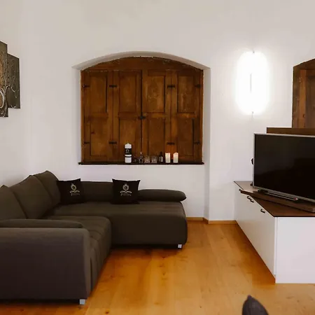 Elegant Castle Escape Near Austria Top Thermes Apartment Aurolzmunster