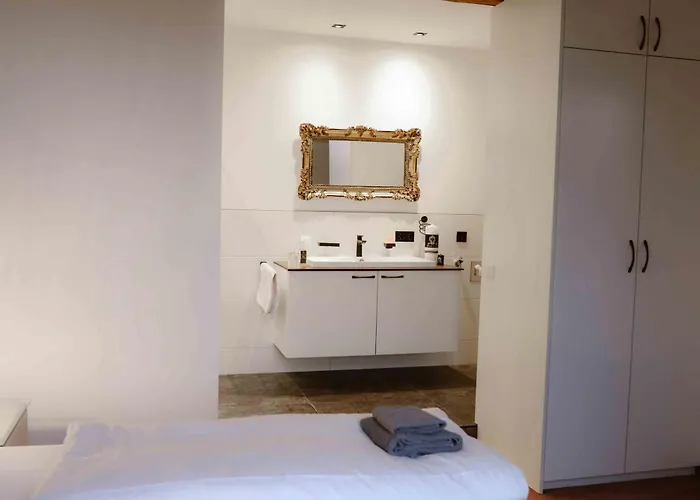 Elegant Castle Escape Near Austria Top Thermes Apartment *